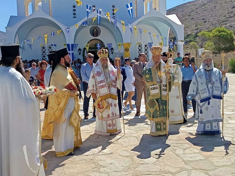 Η Πάρος τίμησε την ανακομιδή των λειψάνων του Οσίου Αρσενίου - μια φωτογραφία 1