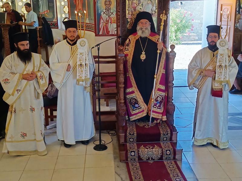 Η Πάρος τίμησε την ανακομιδή των λειψάνων του Οσίου Αρσενίου - μια φωτογραφία 15