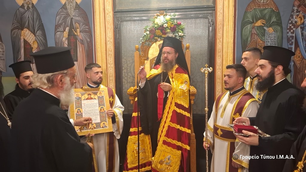 Χρυσό Σταυρό έλαβε ο π. Βασίλειος Καλλιακμάνης στο Θέρμο - μια φωτογραφία 6