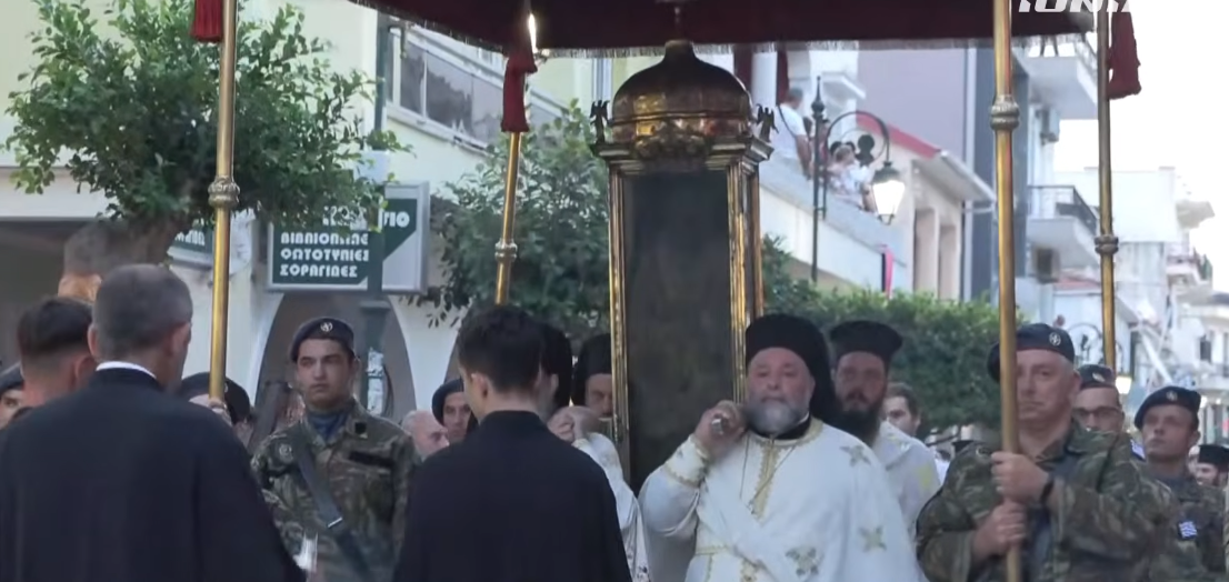Λιτανεύτηκε το Ιερό Σκήνωμα του Αγίου Διονυσίου στη Ζάκυνθο - μια φωτογραφία 2