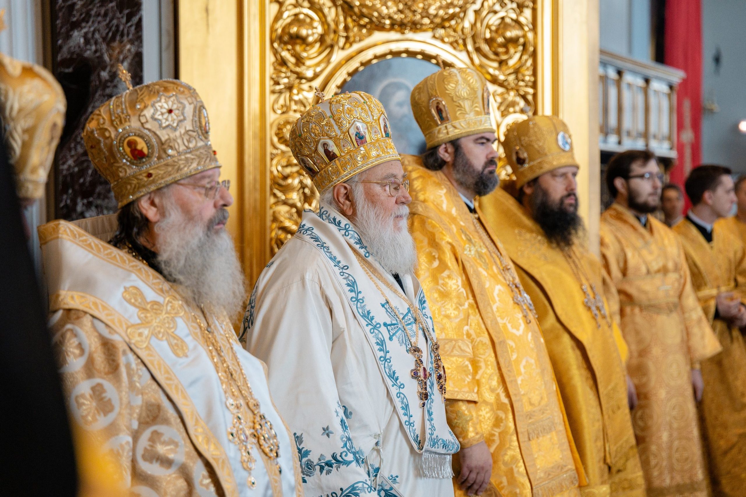 Πολυαρχιερατικό συλλείτουργο στο Καζάν ενώπιον λειψάνου του Αγίου Σπυρίδωνα - μια φωτογραφία 12