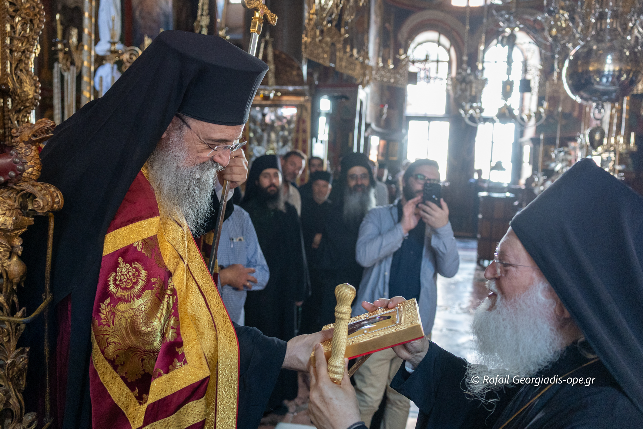 Η Μονή Βατοπαιδίου υποδέχθηκε τον Μητροπολίτη Πατρών Χρυσόστομο - μια φωτογραφία 1