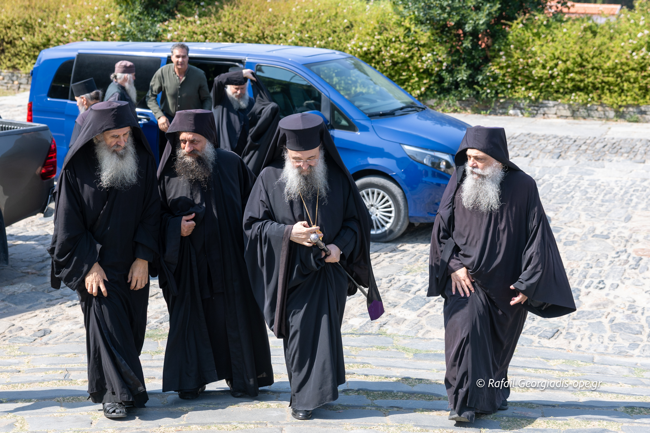 Η Μονή Βατοπαιδίου υποδέχθηκε τον Μητροπολίτη Πατρών Χρυσόστομο - μια φωτογραφία 2