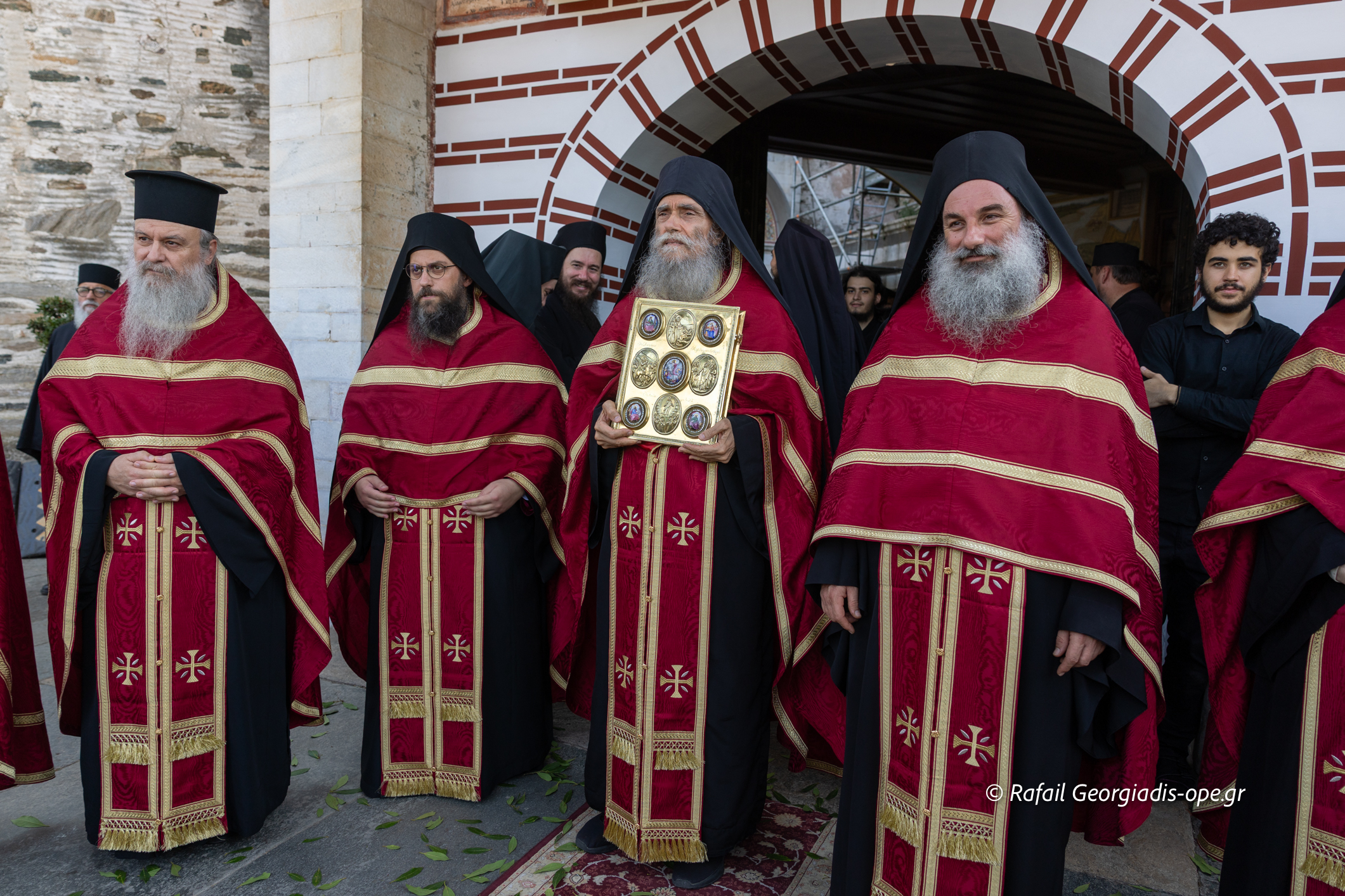 Η Μονή Βατοπαιδίου υποδέχθηκε τον Μητροπολίτη Πατρών Χρυσόστομο - μια φωτογραφία 3