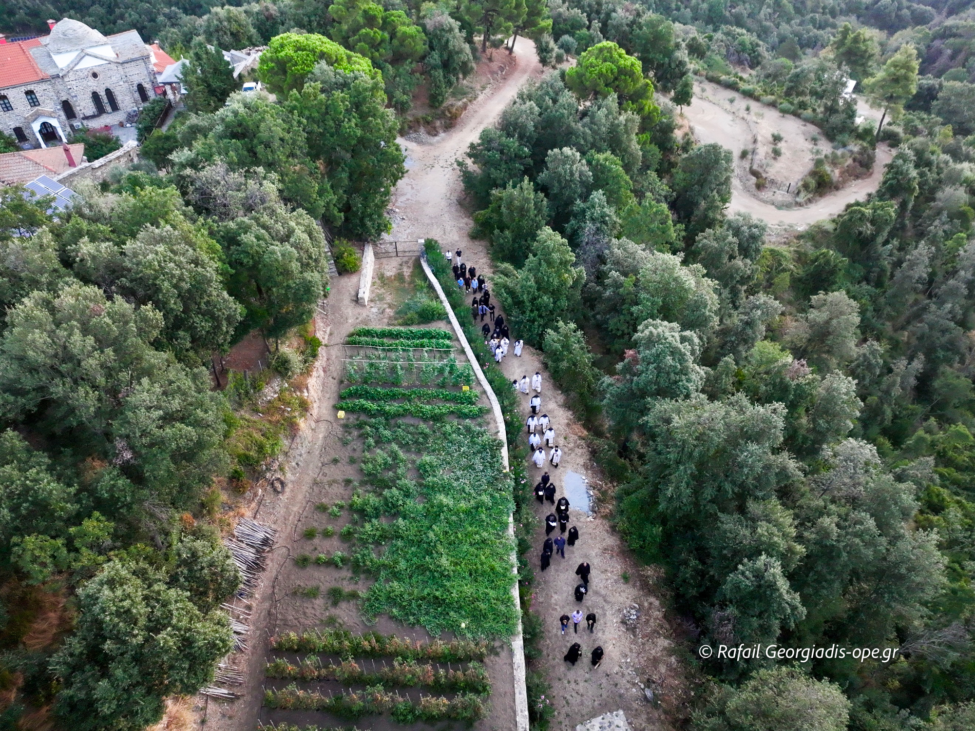 Εγκαίνια νέου Ναού τελέσθηκαν στο Καρακαλλινό Κελλί του Αγίου Όρους - μια φωτογραφία 1