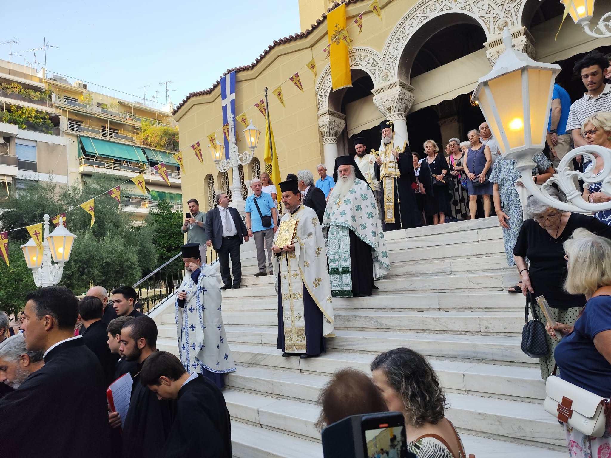 Πάνδημος εορτασμός για την Κατάθεση της Τιμίας Ζώνης στην Κυψέλη - μια φωτογραφία 2