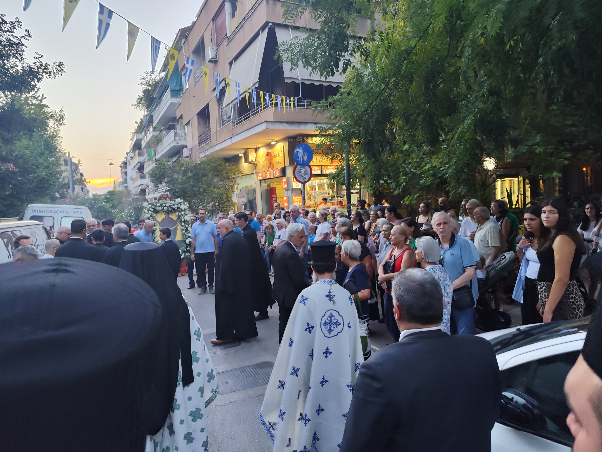 Πάνδημος εορτασμός για την Κατάθεση της Τιμίας Ζώνης στην Κυψέλη - μια φωτογραφία 4