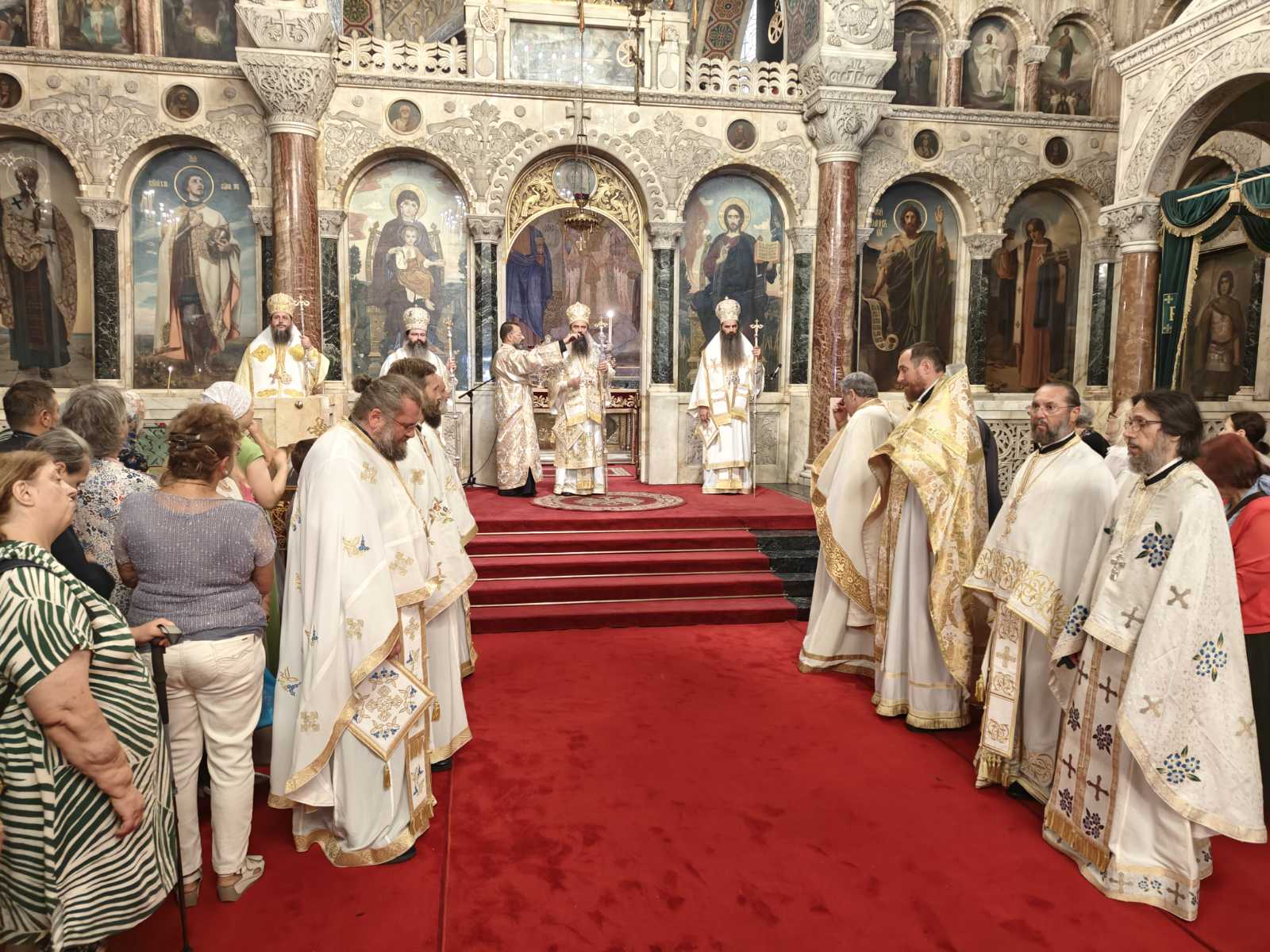 Το Πατριαρχείο Βουλγαρίας πανηγύρισε λαμπρά τον Άγιο Αλέξανδρο Νιέφσκι - μια φωτογραφία 1