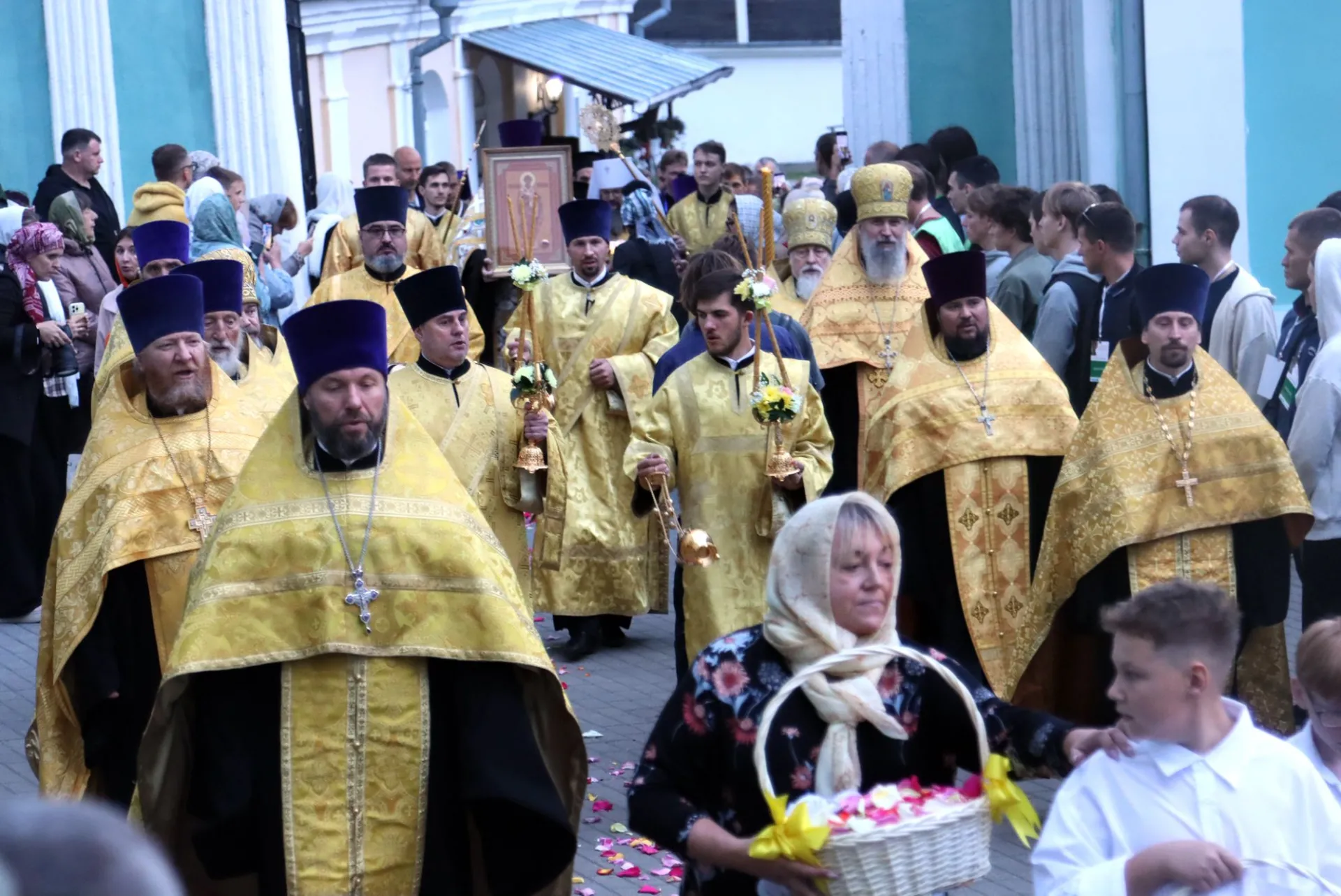 Η δεξιά χείρ του Αγίου Σπυρίδωνος έφτασε στο Σμολένσκ - μια φωτογραφία 1