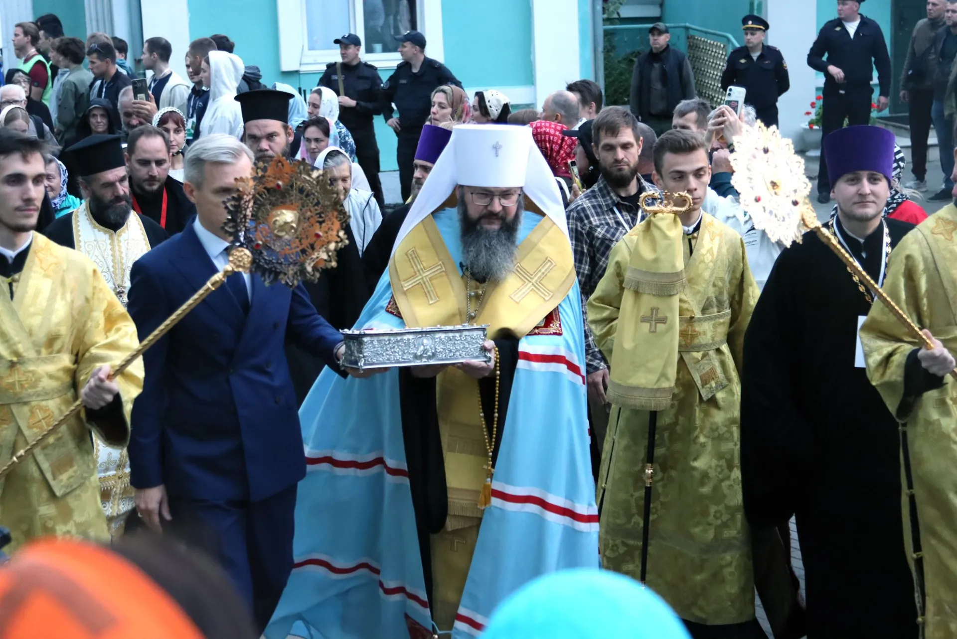 Η δεξιά χείρ του Αγίου Σπυρίδωνος έφτασε στο Σμολένσκ - μια φωτογραφία 17