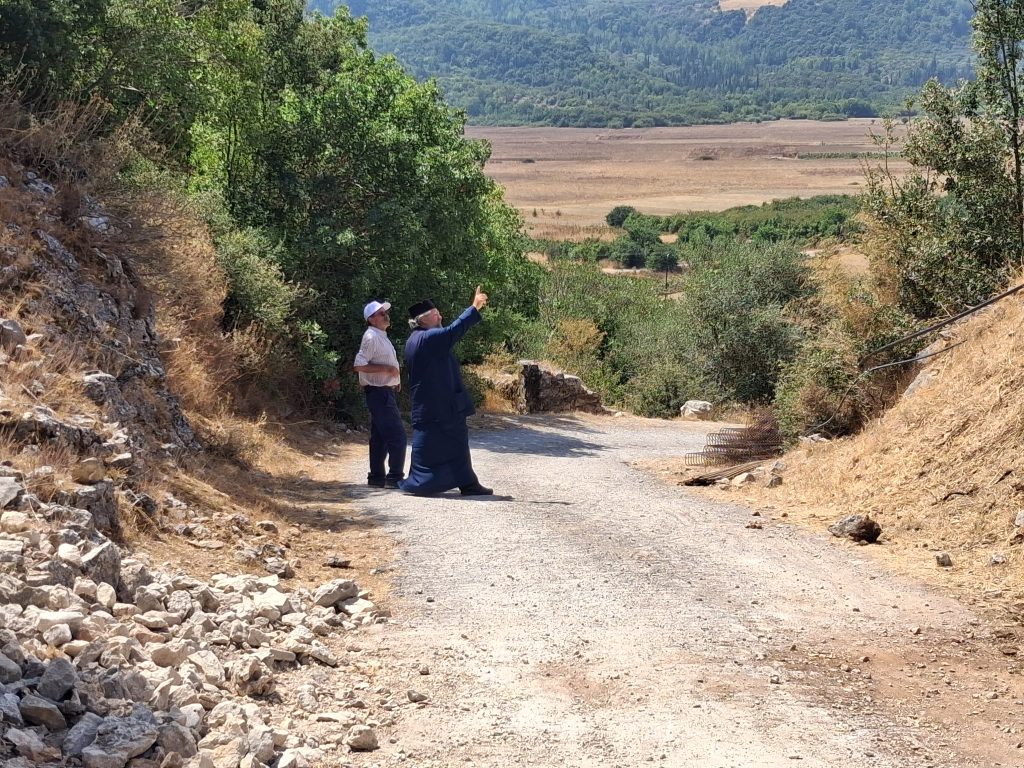 Ο Μητροπολίτης Λευκάδος επιθεωρεί αναστηλωτικά έργα στη Μονή Προδρόμου - μια φωτογραφία 6