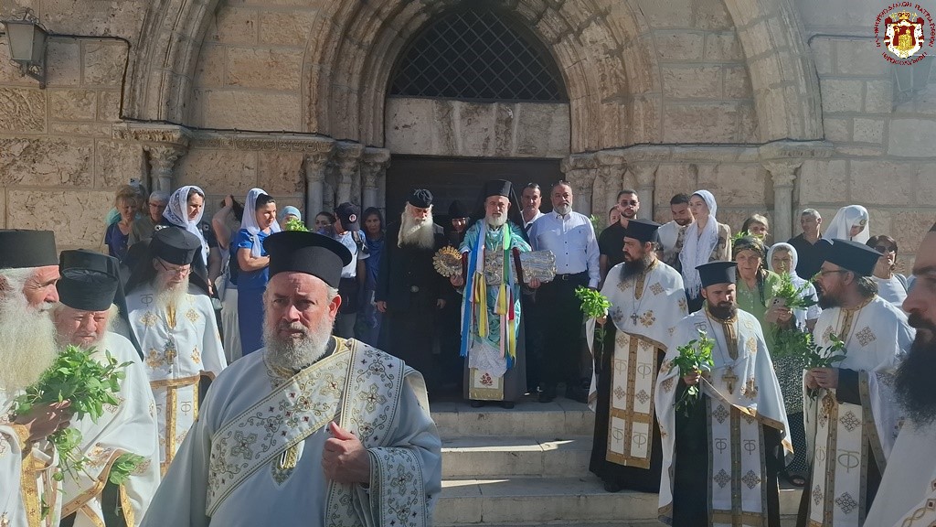 Λιτανεύτηκε η Ιερά Εικόνα της Κοιμήσεως Θεοτόκου στο Πατριαρχείο Ιεροσολύμων - μια φωτογραφία 15