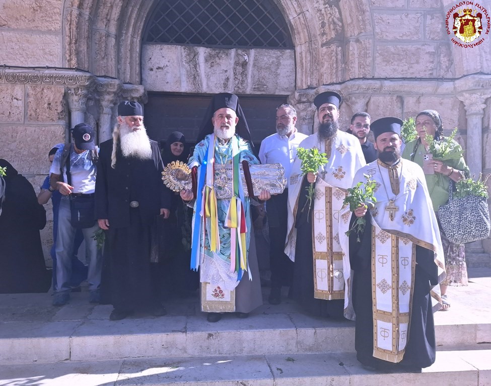 Λιτανεύτηκε η Ιερά Εικόνα της Κοιμήσεως Θεοτόκου στο Πατριαρχείο Ιεροσολύμων - μια φωτογραφία 16