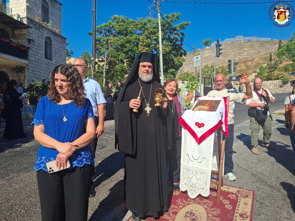 Λιτανεύτηκε η Ιερά Εικόνα της Κοιμήσεως Θεοτόκου στο Πατριαρχείο Ιεροσολύμων - μια φωτογραφία 17