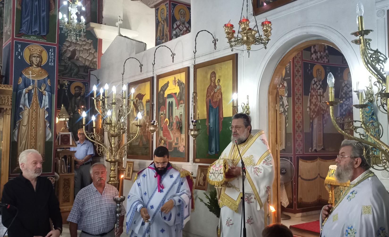 Ο Μητρ. Μεσσηνίας Χρυσόστομος τέλεσε Λειτουργία στον Ναό Φαρών Καλαμάτας - μια φωτογραφία 3