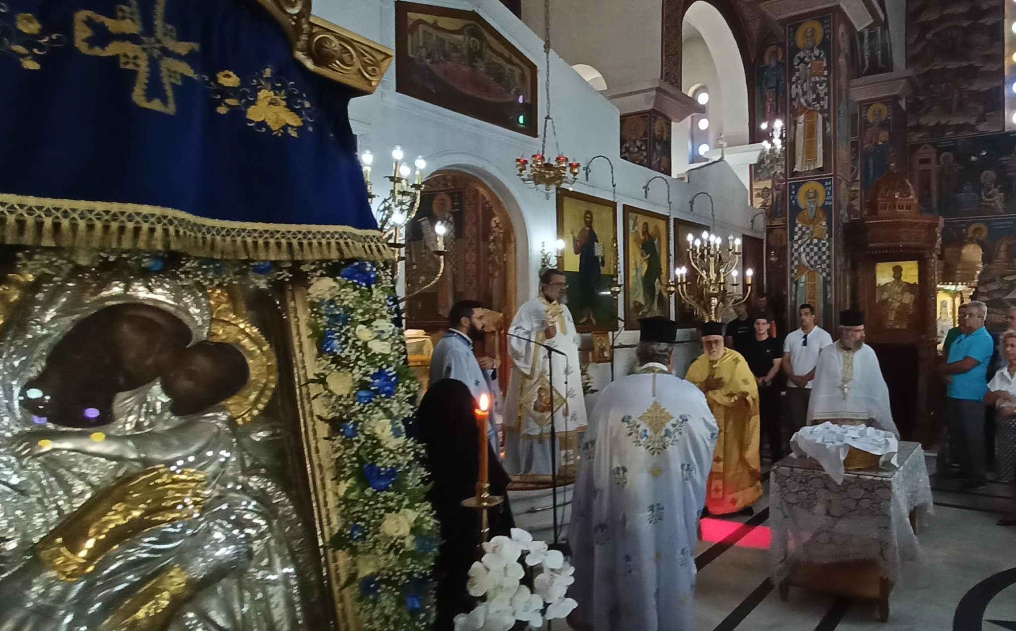 Ο Μητρ. Μεσσηνίας Χρυσόστομος τέλεσε Λειτουργία στον Ναό Φαρών Καλαμάτας - μια φωτογραφία 5