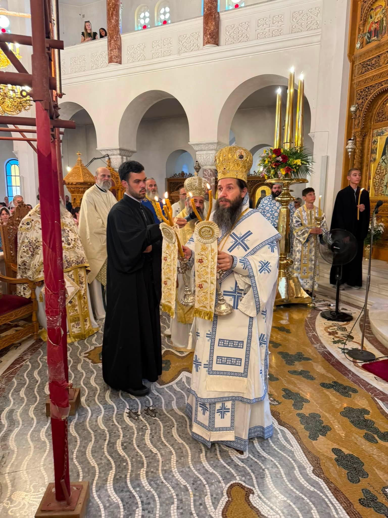 Τρισαρχιερατική Λειτουργία για τον Άγιο Νεκτάριο τελέστηκε στην Αίγινα - μια φωτογραφία 1