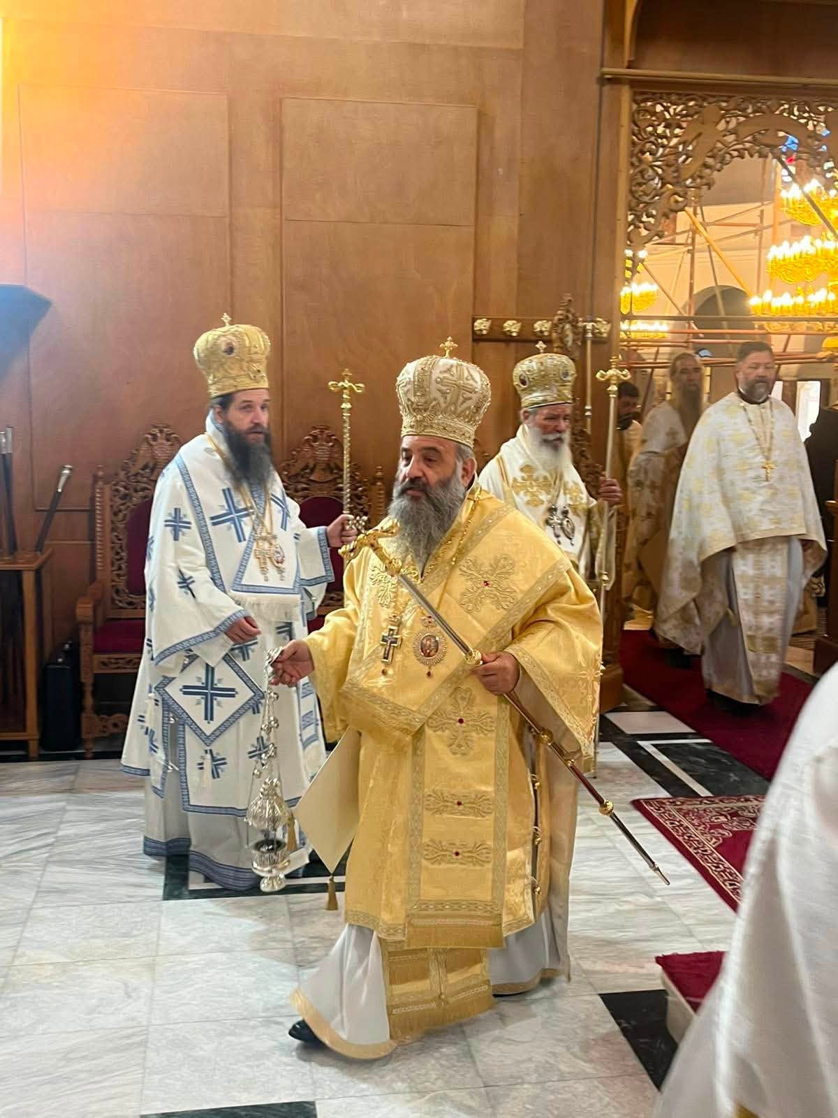 Τρισαρχιερατική Λειτουργία για τον Άγιο Νεκτάριο τελέστηκε στην Αίγινα - μια φωτογραφία 9