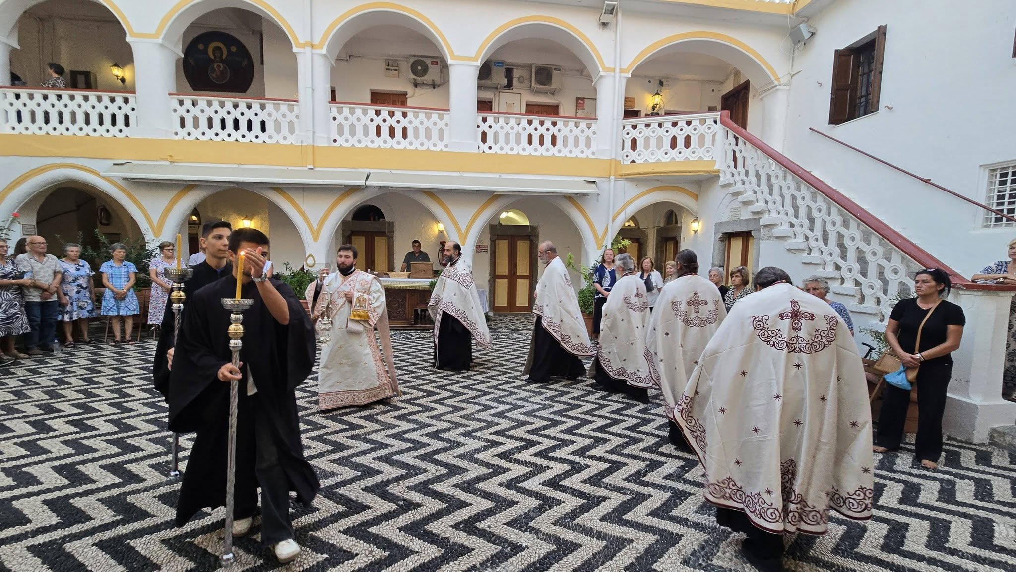 Ο Μητροπολίτης Σμύρνης Βαρθολομαίος στην εορτάζουσα Μονή Πανορμίτου Σύμης - μια φωτογραφία 14