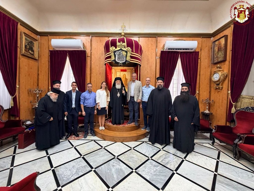Ο Πατριάρχης Ιεροσολύμων Θεόφιλος δέχθηκε τον υποστράτηγο Ιωάννη Κορρέ - μια φωτογραφία 1