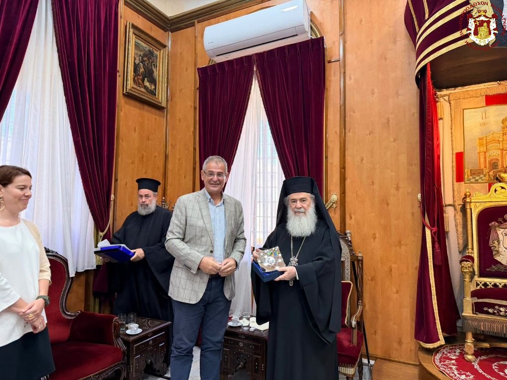 Ο Πατριάρχης Ιεροσολύμων Θεόφιλος δέχθηκε τον υποστράτηγο Ιωάννη Κορρέ - μια φωτογραφία 5
