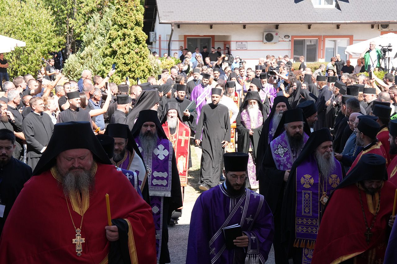Ο Πατριάρχης Πορφύριος τέλεσε εξόδιο ακολουθία Στρατηγού της Σερβίας - μια φωτογραφία 7