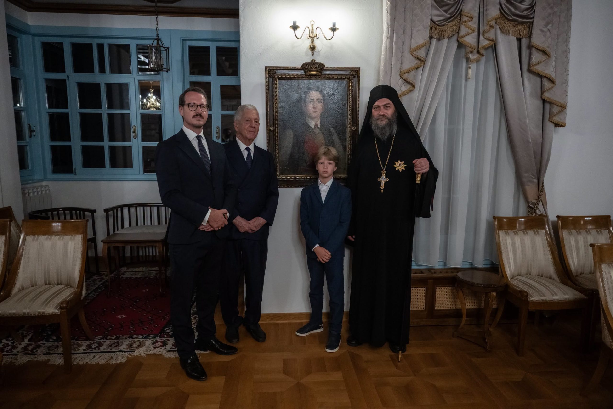 Ο Πρίγκιπας της Σερβίας παρασημοφόρησε τον Ηγούμενο της Μονής Χιλανδαρίου - μια φωτογραφία 2