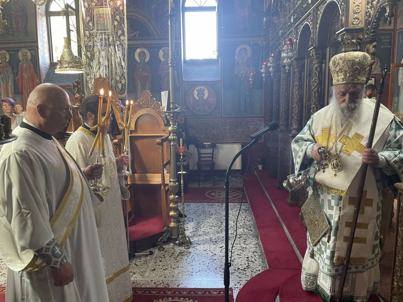 Χειροτονία διακόνου και πρεσβυτέρου τελέσθηκε στη Μητρόπολη Γρεβενών - μια φωτογραφία 1