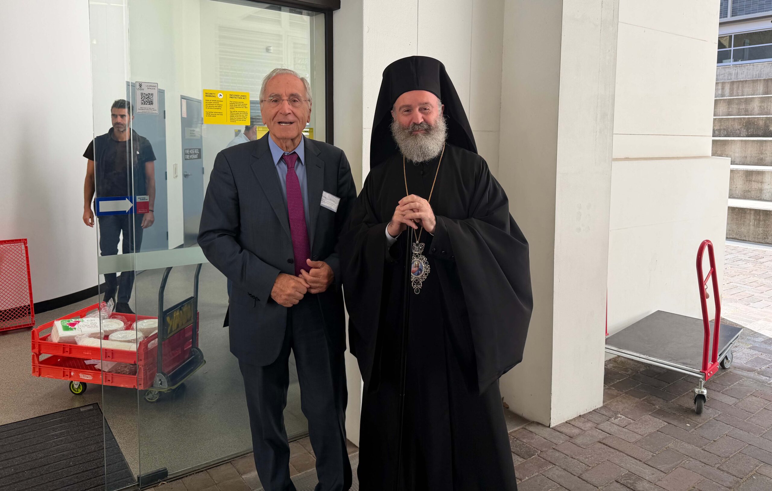 Αρχιεπίσκοπος Μακάριος: η Ελληνική παραμένει γλώσσα λατρείας στην Αυστραλία - μια φωτογραφία 2