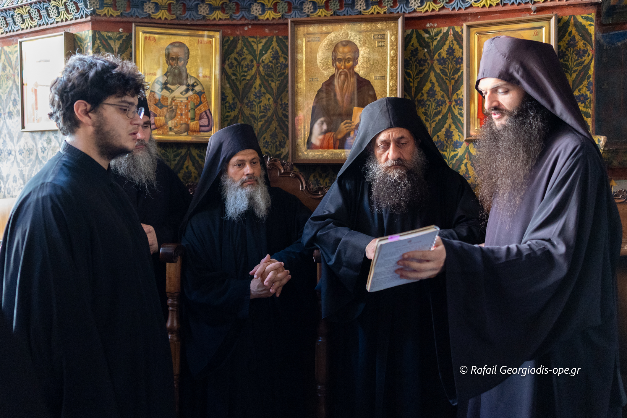 H Μονή Βατοπαιδίου υποδέχθηκε θερμά τον Μητροπολίτη Θεσσαλιώτιδος - μια φωτογραφία 13