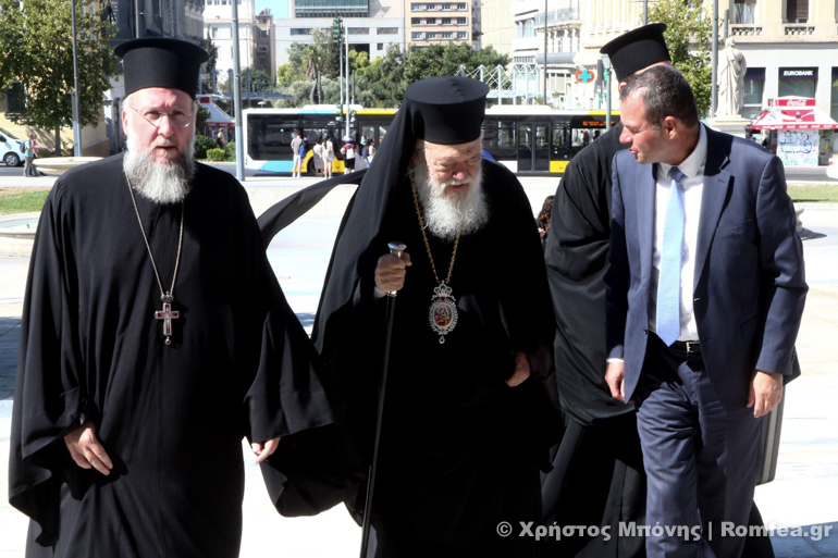 Ο Αρχιεπίσκοπος Ιερώνυμος τέλεσε αγιασμό στο Πανεπιστήμιο Αθηνών - μια φωτογραφία 1