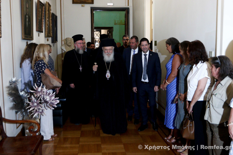 Ο Αρχιεπίσκοπος Ιερώνυμος τέλεσε αγιασμό στο Πανεπιστήμιο Αθηνών - μια φωτογραφία 3