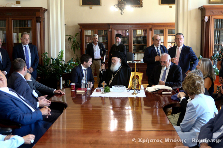 Ο Αρχιεπίσκοπος Ιερώνυμος τέλεσε αγιασμό στο Πανεπιστήμιο Αθηνών - μια φωτογραφία 4