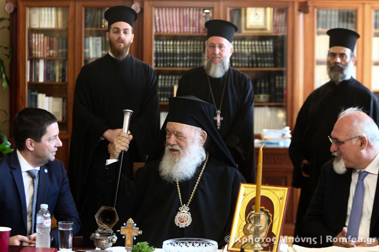 Ο Αρχιεπίσκοπος Ιερώνυμος τέλεσε αγιασμό στο Πανεπιστήμιο Αθηνών - μια φωτογραφία 5