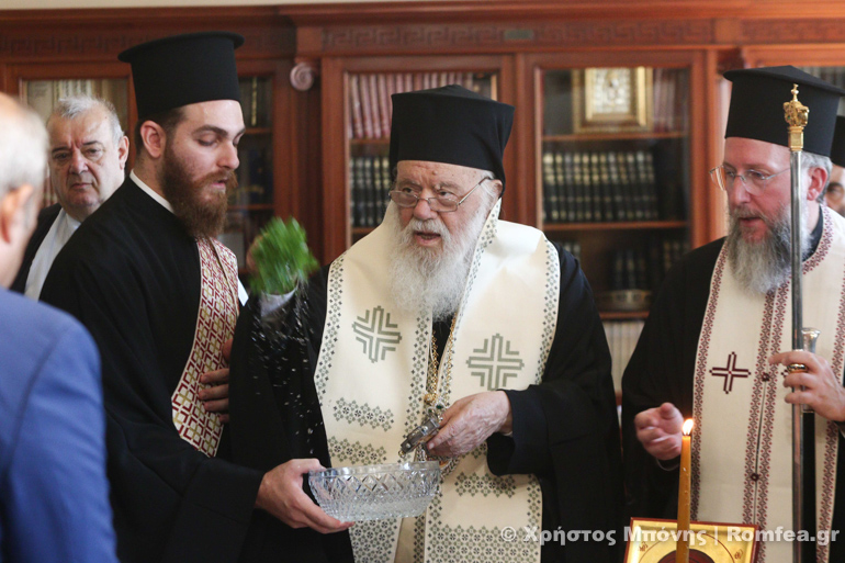 Ο Αρχιεπίσκοπος Ιερώνυμος τέλεσε αγιασμό στο Πανεπιστήμιο Αθηνών - μια φωτογραφία 9