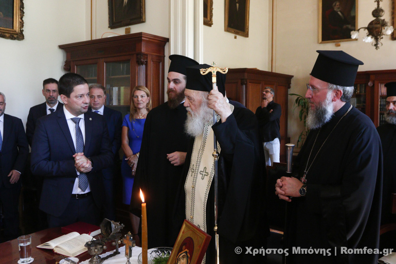 Ο Αρχιεπίσκοπος Ιερώνυμος τέλεσε αγιασμό στο Πανεπιστήμιο Αθηνών - μια φωτογραφία 11