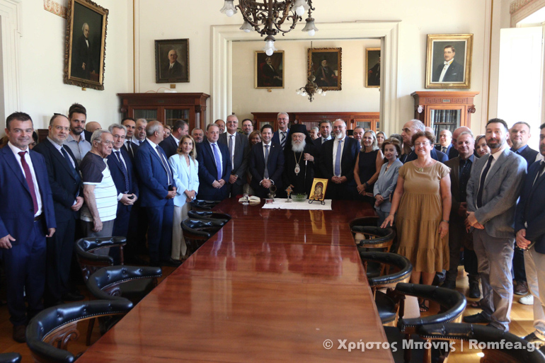 Ο Αρχιεπίσκοπος Ιερώνυμος τέλεσε αγιασμό στο Πανεπιστήμιο Αθηνών - μια φωτογραφία 12