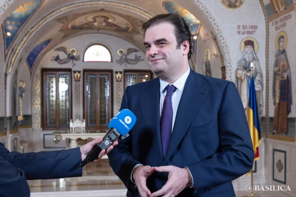 O Πατριάρχης Ρουμανίας δέχθηκε τον Yπουργό Πιερρακάκη στο Βουκουρέστι - μια φωτογραφία 1
