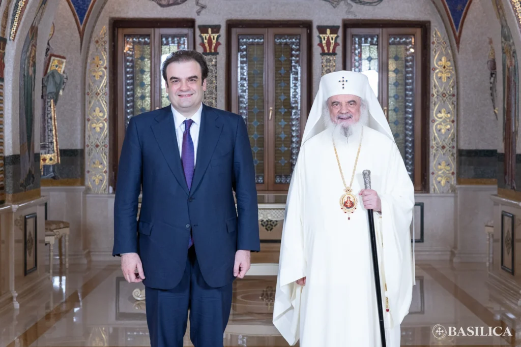 O Πατριάρχης Ρουμανίας δέχθηκε τον Yπουργό Πιερρακάκη στο Βουκουρέστι - μια φωτογραφία 5