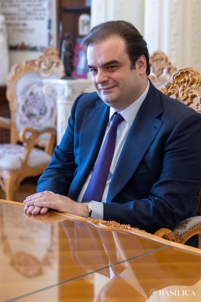 O Πατριάρχης Ρουμανίας δέχθηκε τον Yπουργό Πιερρακάκη στο Βουκουρέστι - μια φωτογραφία 11