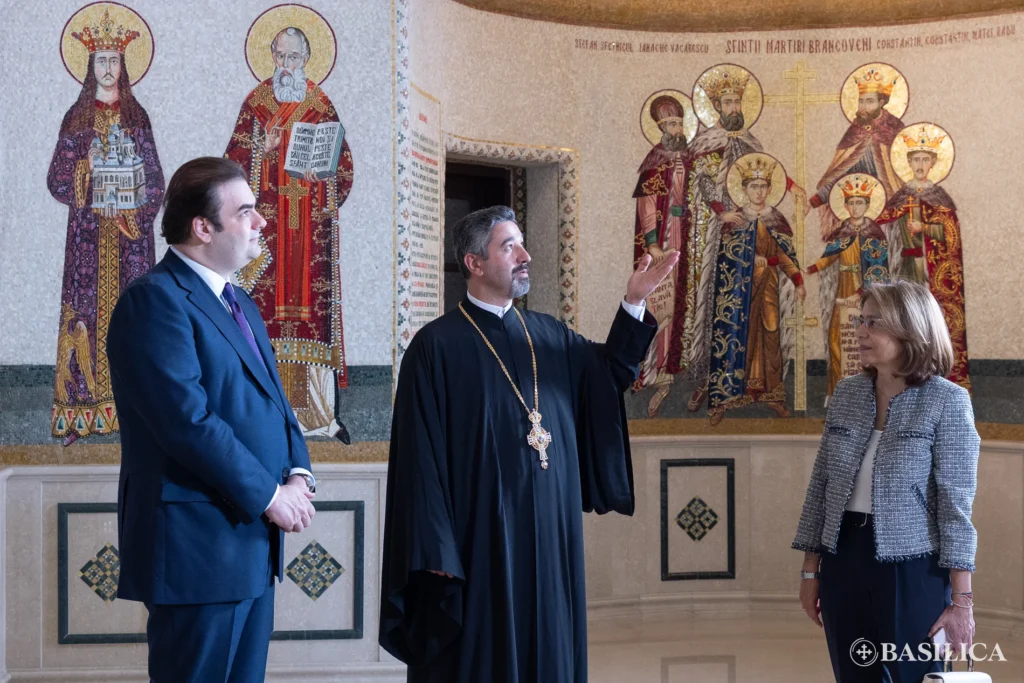 O Πατριάρχης Ρουμανίας δέχθηκε τον Yπουργό Πιερρακάκη στο Βουκουρέστι - μια φωτογραφία 13