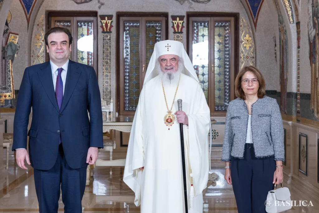 O Πατριάρχης Ρουμανίας δέχθηκε τον Yπουργό Πιερρακάκη στο Βουκουρέστι - μια φωτογραφία 14