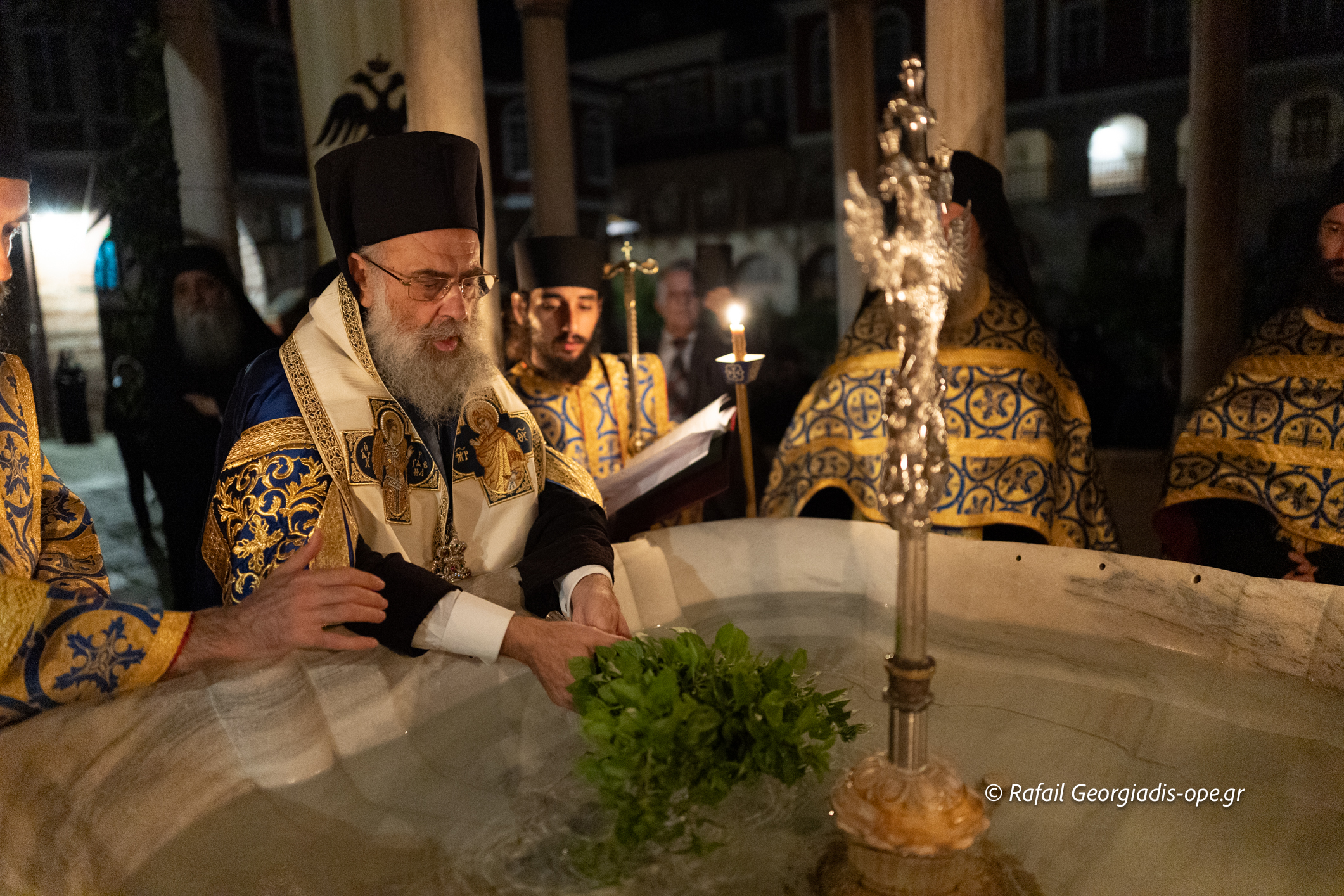 Λαμπρά εορτάστηκε η Κατάθεση της Τιμίας Ζώνης στη Μονή Βατοπαιδίου - μια φωτογραφία 1