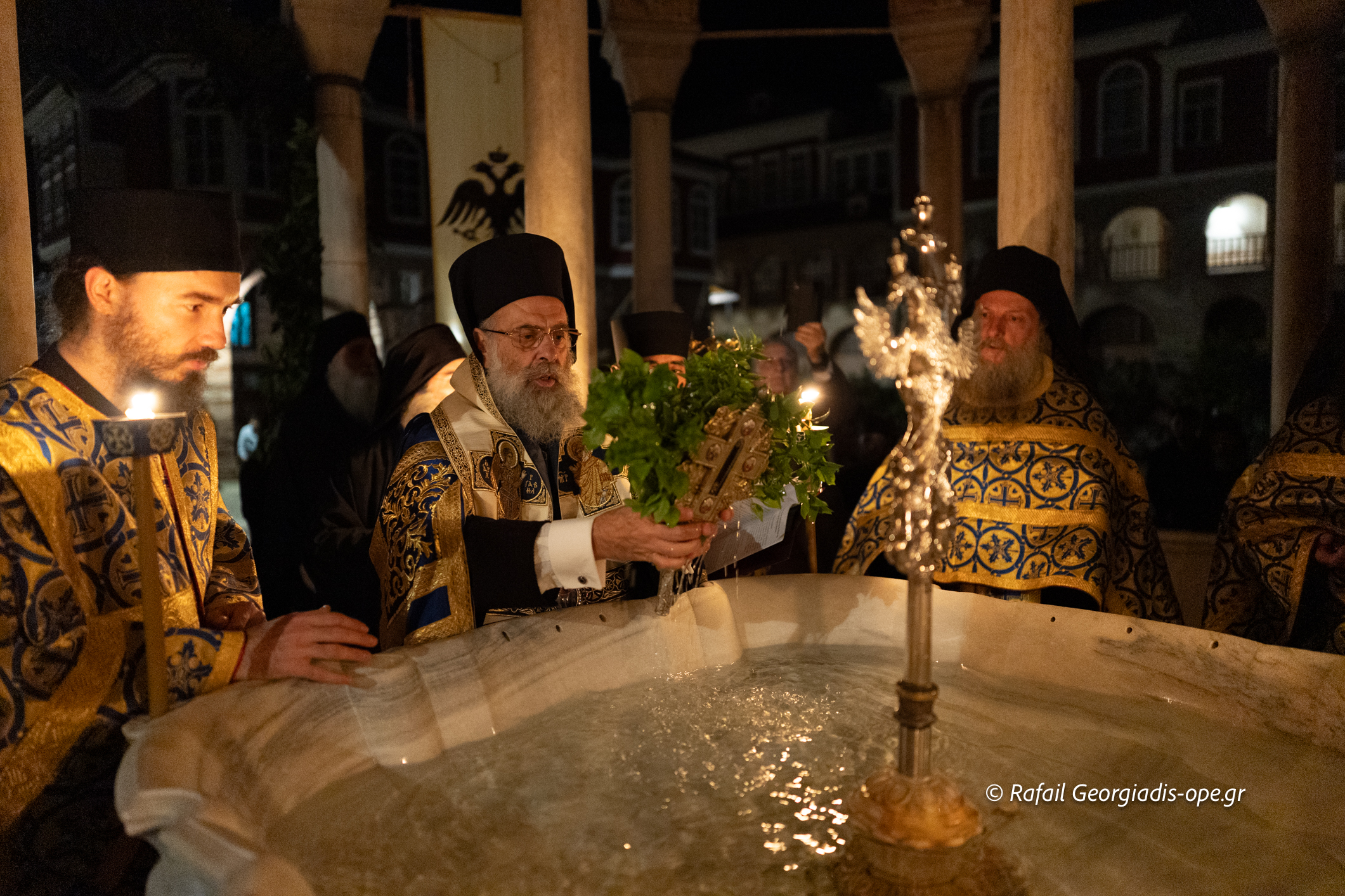 Λαμπρά εορτάστηκε η Κατάθεση της Τιμίας Ζώνης στη Μονή Βατοπαιδίου - μια φωτογραφία 2