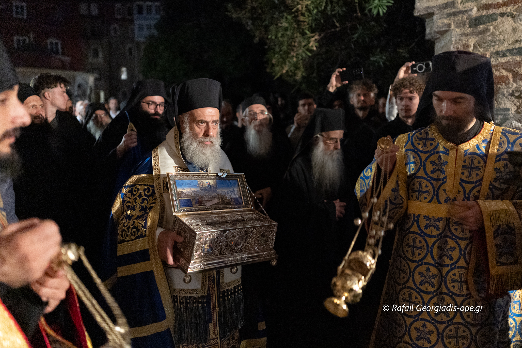 Λαμπρά εορτάστηκε η Κατάθεση της Τιμίας Ζώνης στη Μονή Βατοπαιδίου - μια φωτογραφία 4