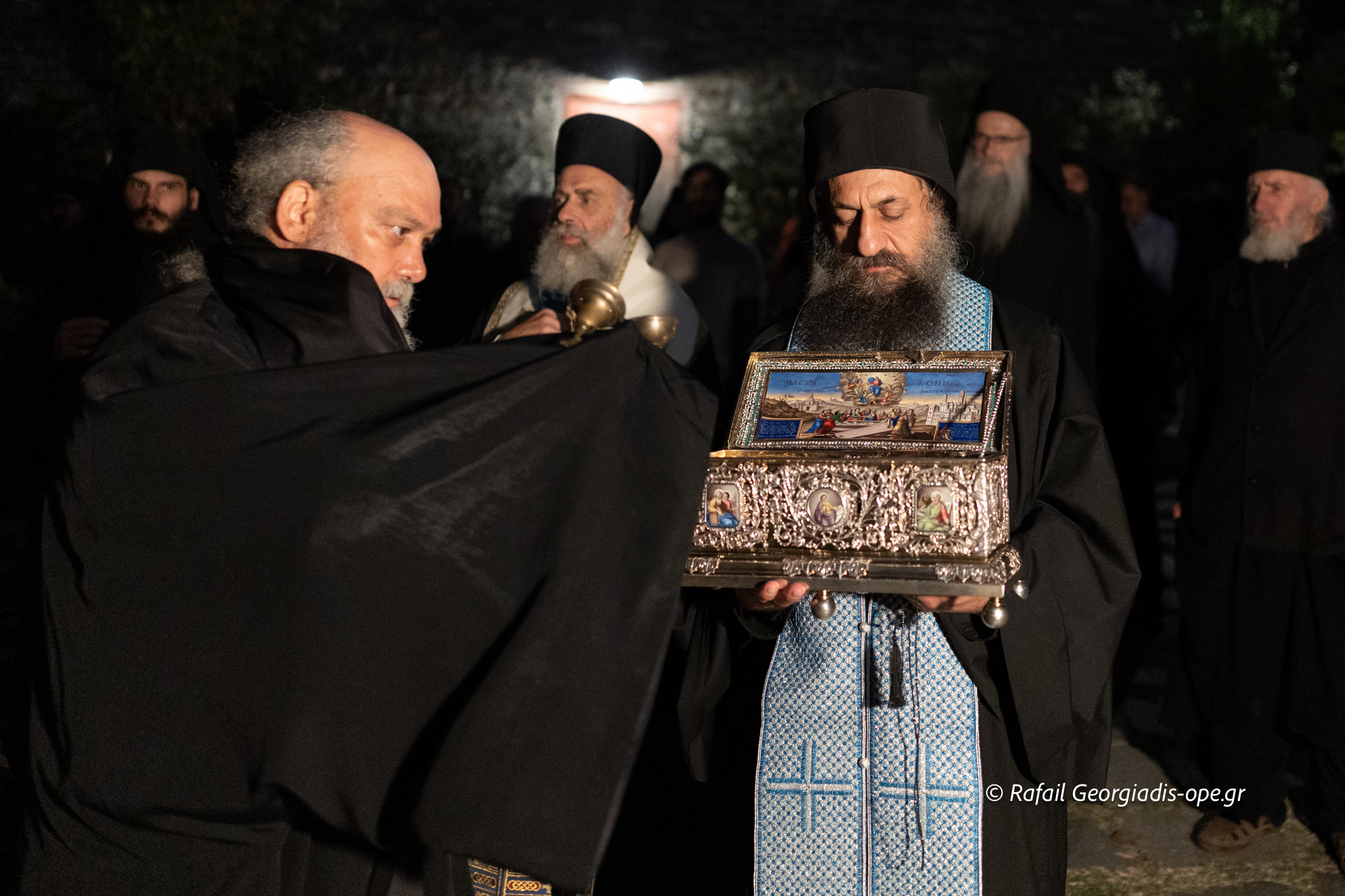 Λαμπρά εορτάστηκε η Κατάθεση της Τιμίας Ζώνης στη Μονή Βατοπαιδίου - μια φωτογραφία 9