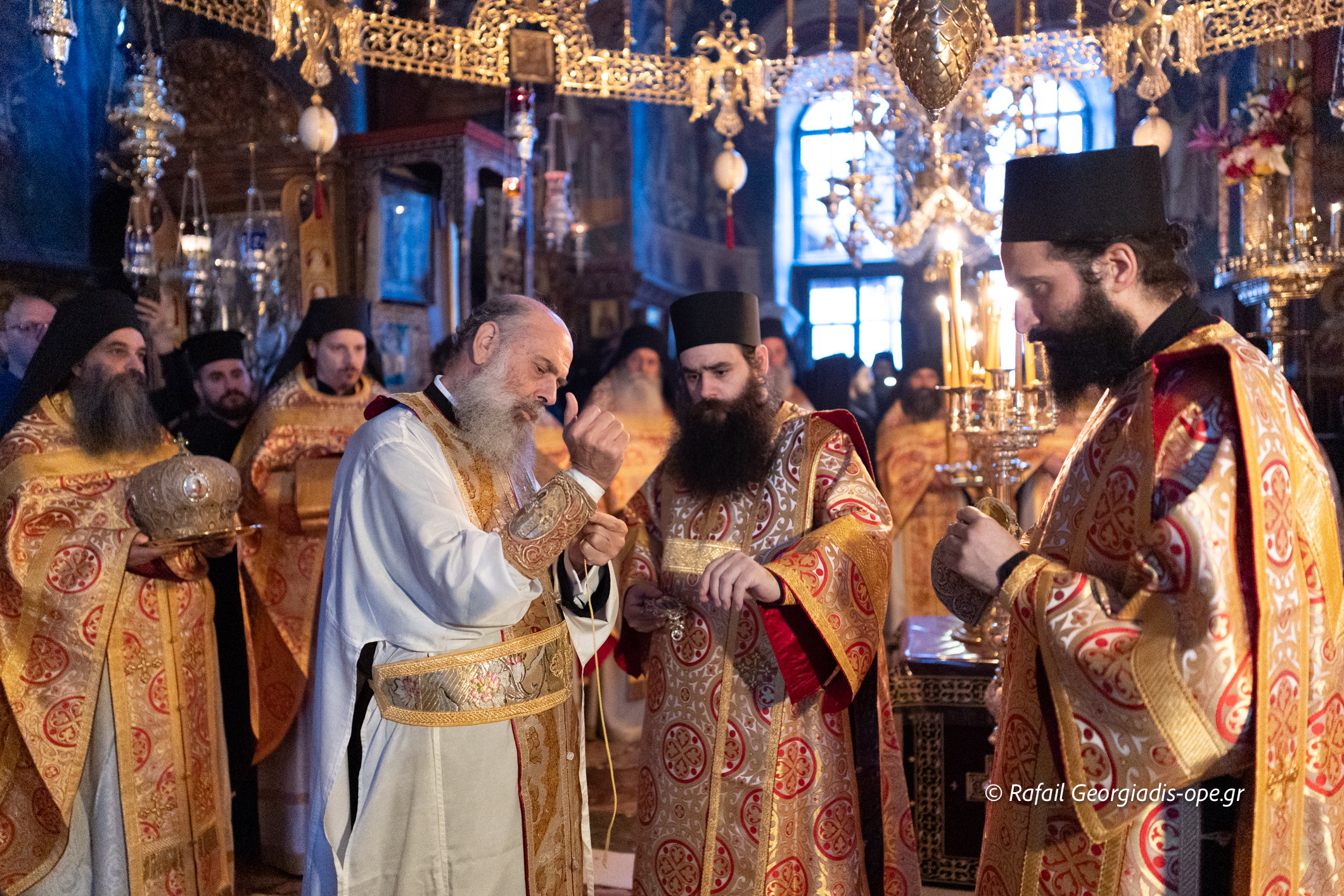 Λαμπρά εορτάστηκε η Κατάθεση της Τιμίας Ζώνης στη Μονή Βατοπαιδίου - μια φωτογραφία 17