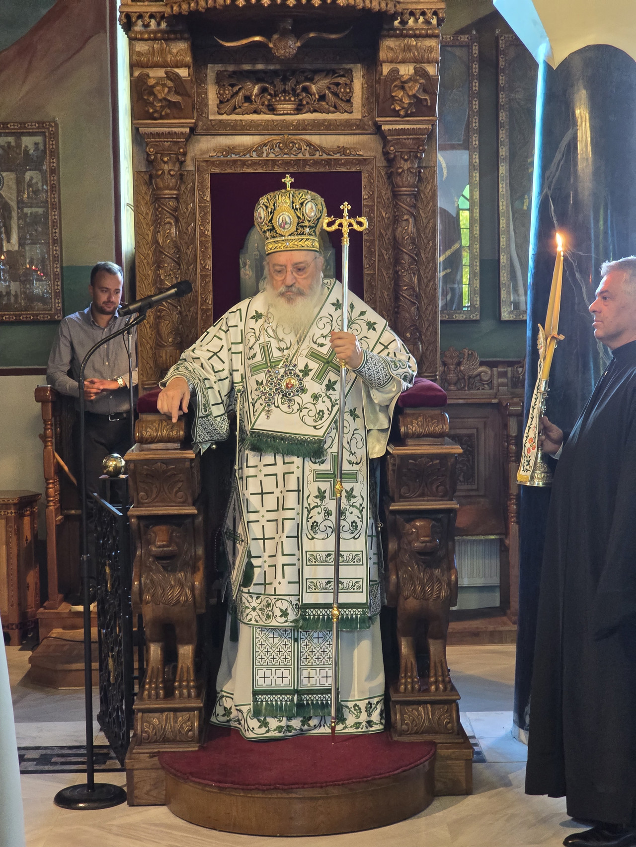 Υποτροφίες 10.500 ευρώ επέδωσε ο Μητροπολίτης Κασσανδρείας σε 60 παιδιά - μια φωτογραφία 1