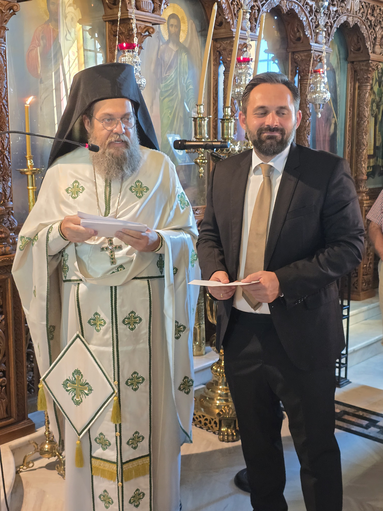 Υποτροφίες 10.500 ευρώ επέδωσε ο Μητροπολίτης Κασσανδρείας σε 60 παιδιά - μια φωτογραφία 2