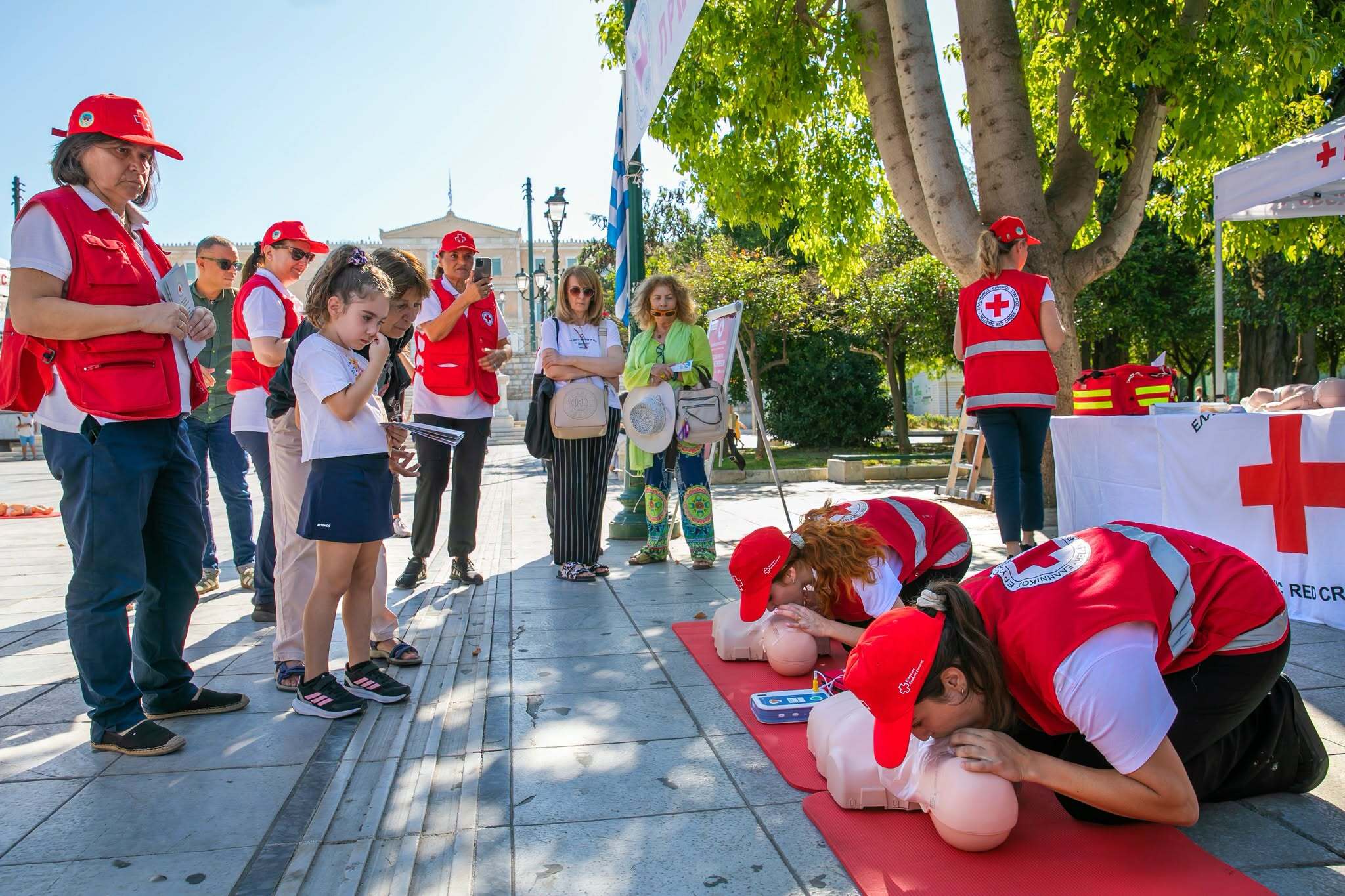 Ο Ερυθρός Σταυρός τίμησε την Παγκόσμια Ημέρα Πρώτων Βοηθειών στο Σύνταγμα - μια φωτογραφία 4